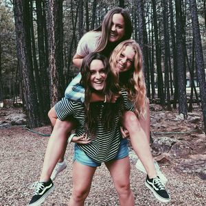 Meet your Posher, Afton